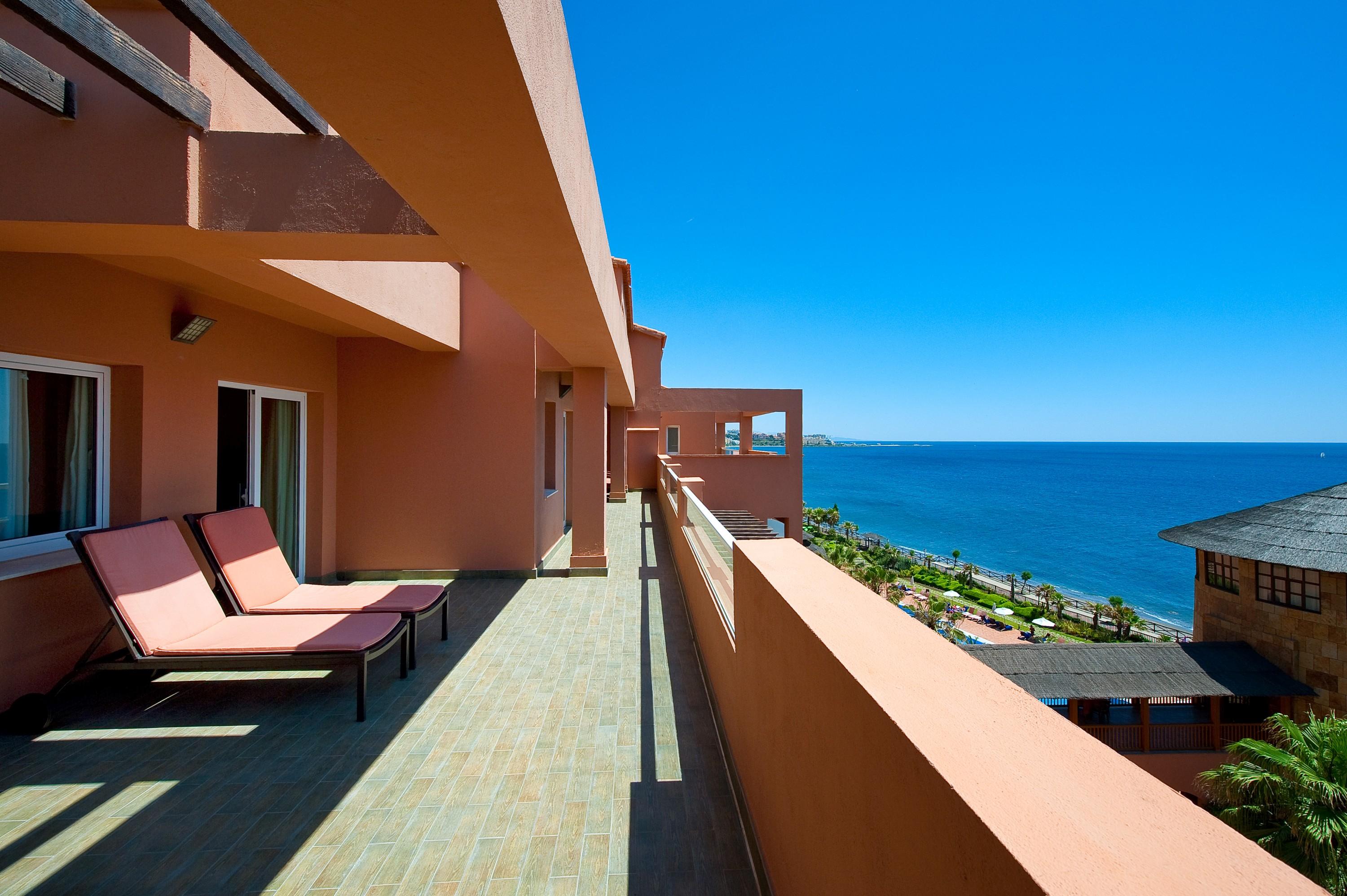 Elba Estepona Gran Hotel & Thalasso Spa Exterior photo Balcony of a hotel room