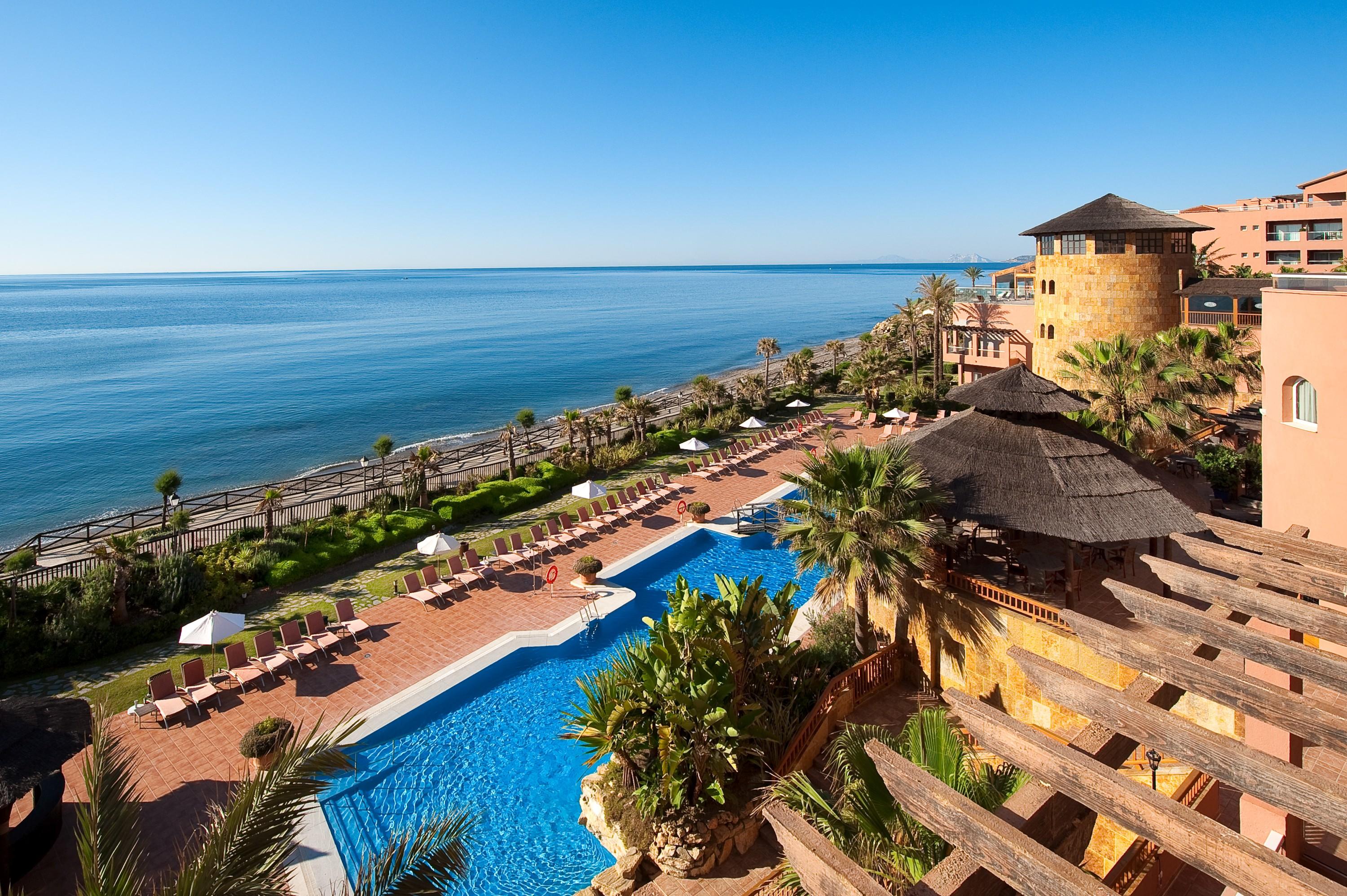 Elba Estepona Gran Hotel & Thalasso Spa Exterior photo The resort's swimming pool