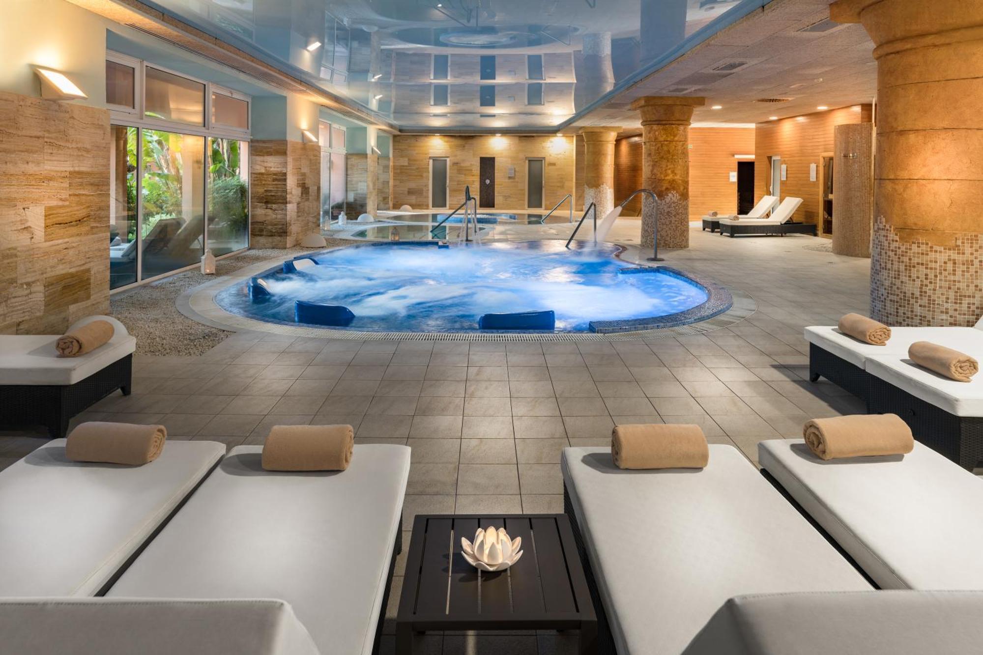Elba Estepona Gran Hotel & Thalasso Spa Exterior photo