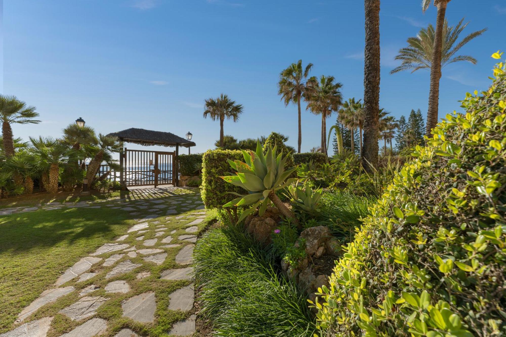 Elba Estepona Gran Hotel & Thalasso Spa Exterior photo