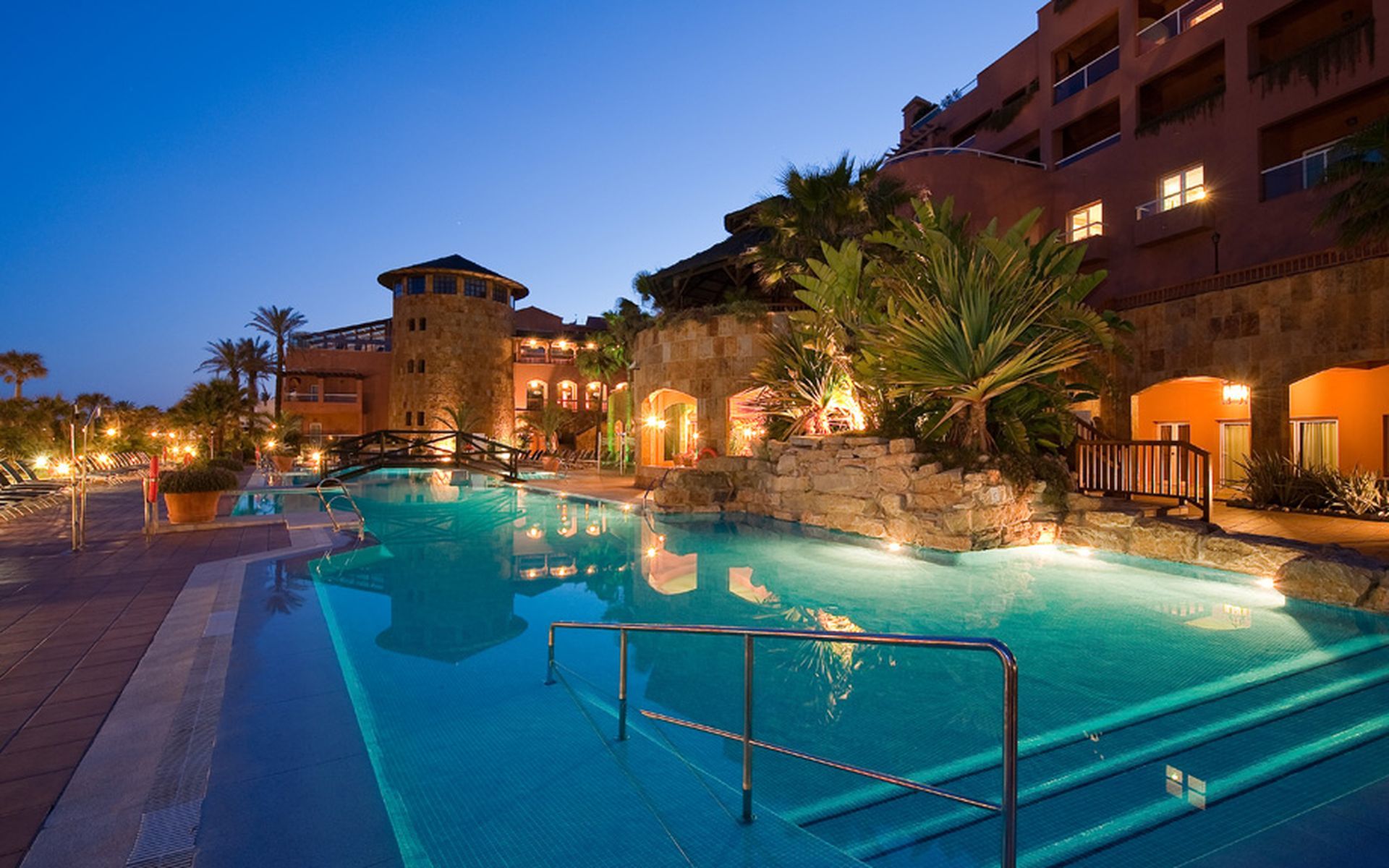 Elba Estepona Gran Hotel & Thalasso Spa Exterior photo The swimming pool at the Royal Spa at The Royal