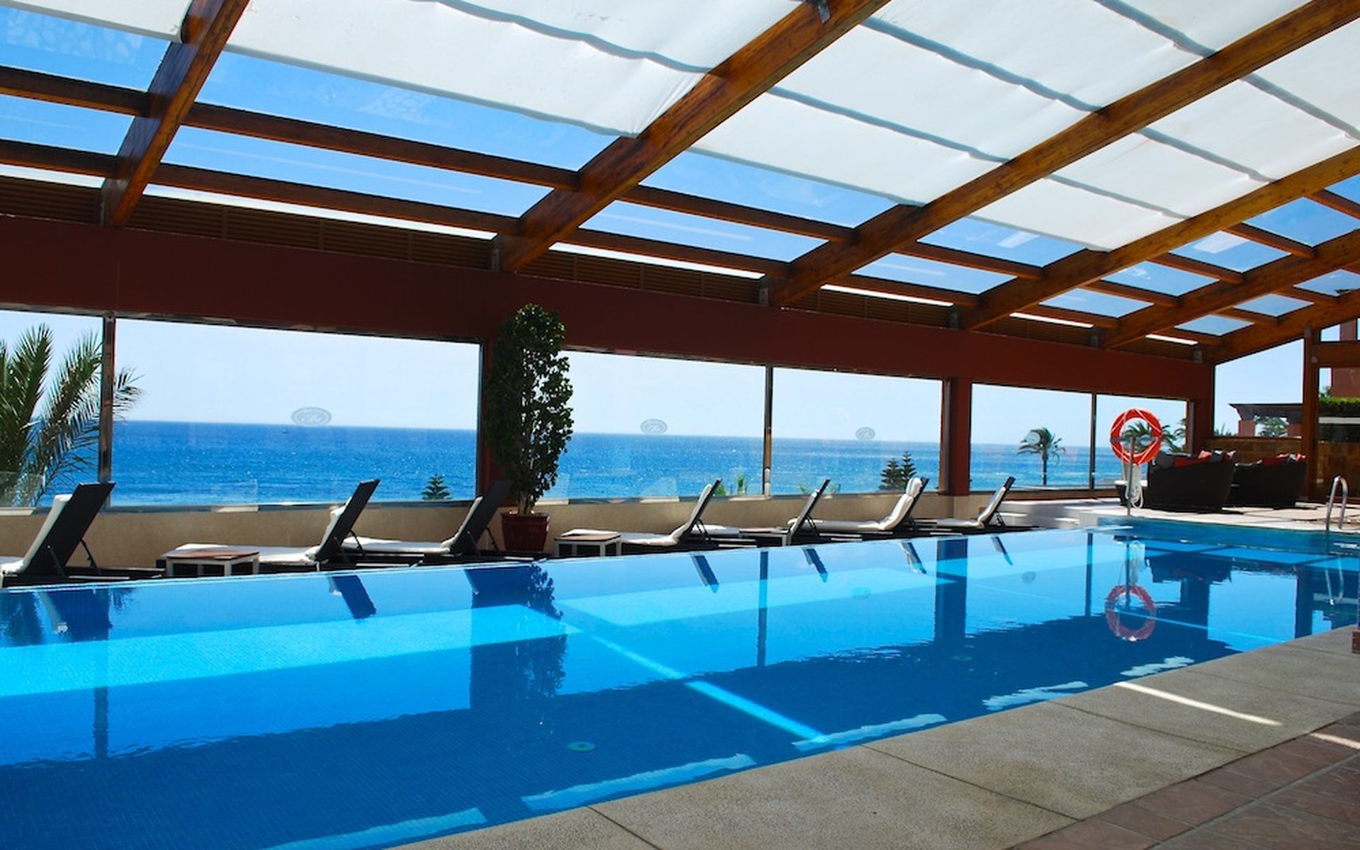 Elba Estepona Gran Hotel & Thalasso Spa Exterior photo The pool at the hotel