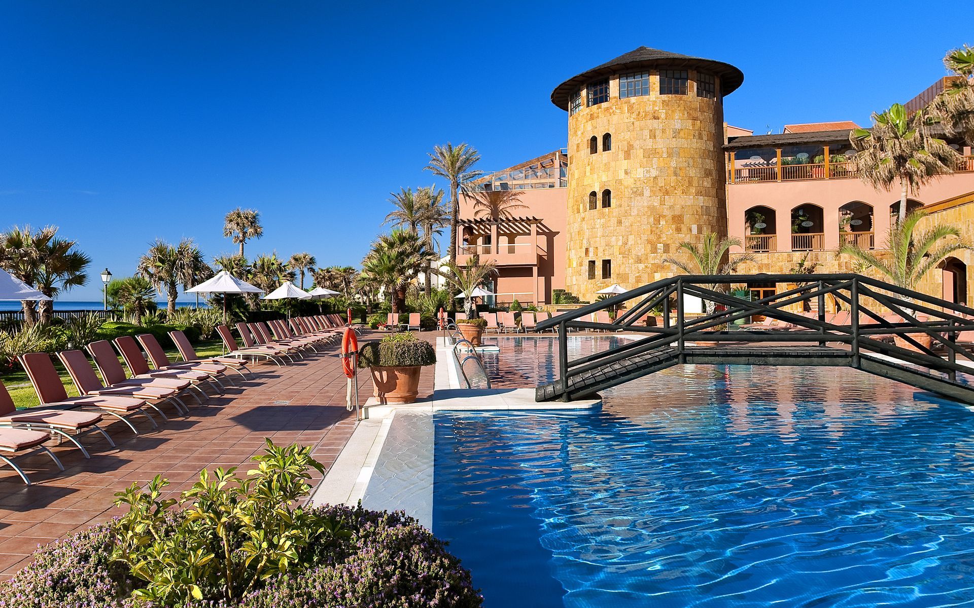 Elba Estepona Gran Hotel & Thalasso Spa Exterior photo The Royal at Atlantis Paradise Island