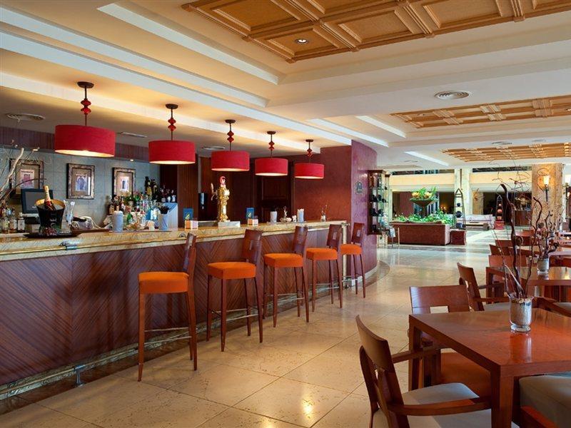 Elba Estepona Gran Hotel & Thalasso Spa Exterior photo The bar at the hotel