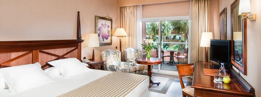 Elba Estepona Gran Hotel & Thalasso Spa Exterior photo A room at the hotel